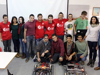 Group of Israeli teenagers with robots - JFC-UIA 2015 Annual Report 